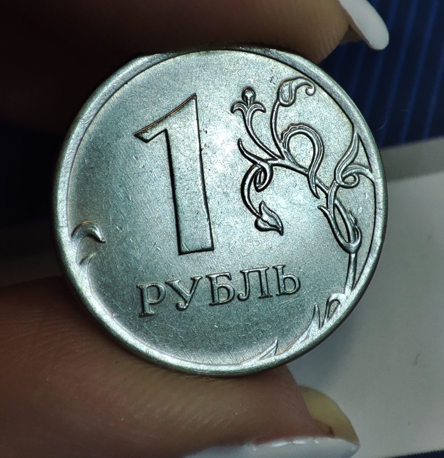 Крепкий рубль: чем он опасен для экономики и что власти могут предпринять